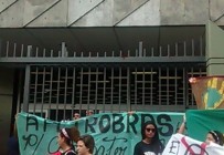 Estudantes realizam no RJ ato por Constituinte e contra cortes de verba na educação