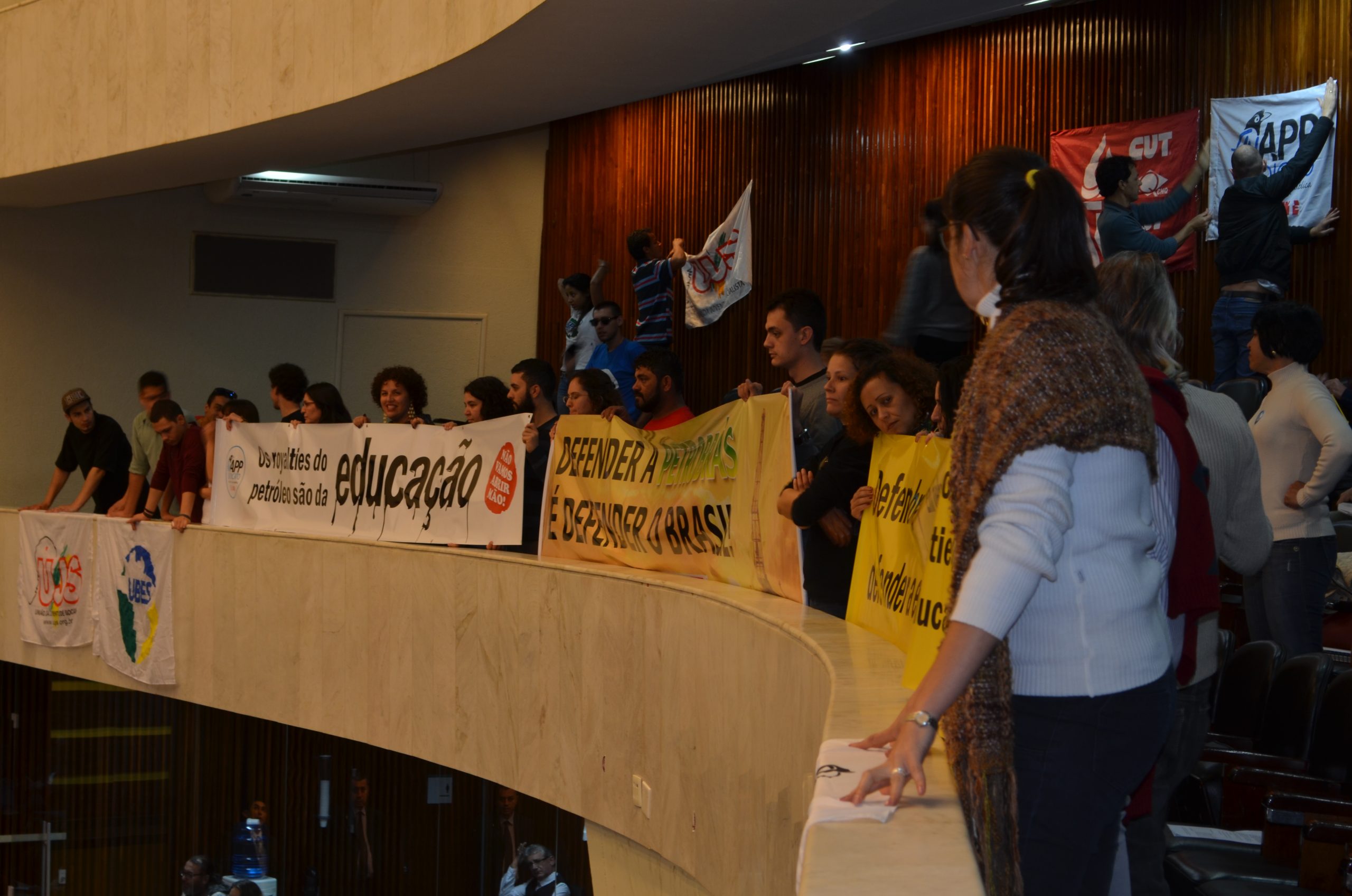 Levante Popular da Juventude apoia a Frente Parlamentar em Defesa da Petrobras e do Pré-Sal