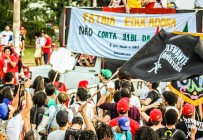 À Confederação Nacional dos Trabalhadores em Educação e seus sindicatos filiados