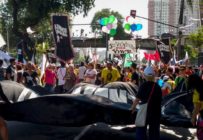 Jovens trancam avenida no Rio contra redução da maioridade penal