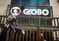 MANIFESTANTES ENTRAM NO PRÉDIO DA REDE GLOBO