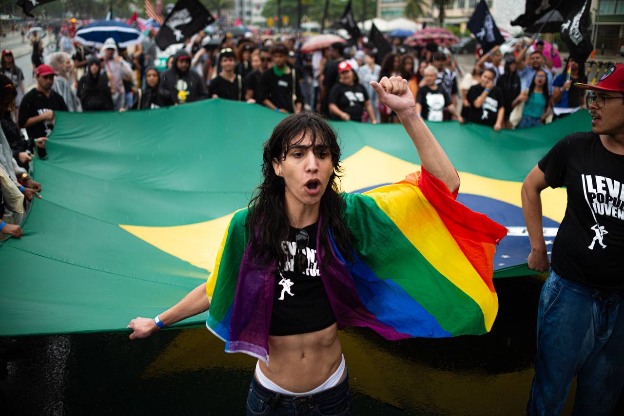 Você está visualizando atualmente Lutar contra a LGBTfobia, Taxar Super Ricos e acabar com a Escala 6×1