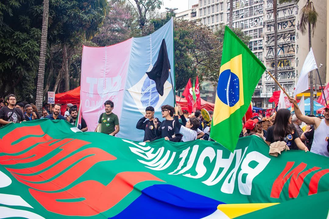 Você está visualizando atualmente O DEBATE SOBRE A ISENÇÃO DO IR E TAXAÇÃO DOS SUPER-RICOS É SOBRE LUTA DE CLASSES!