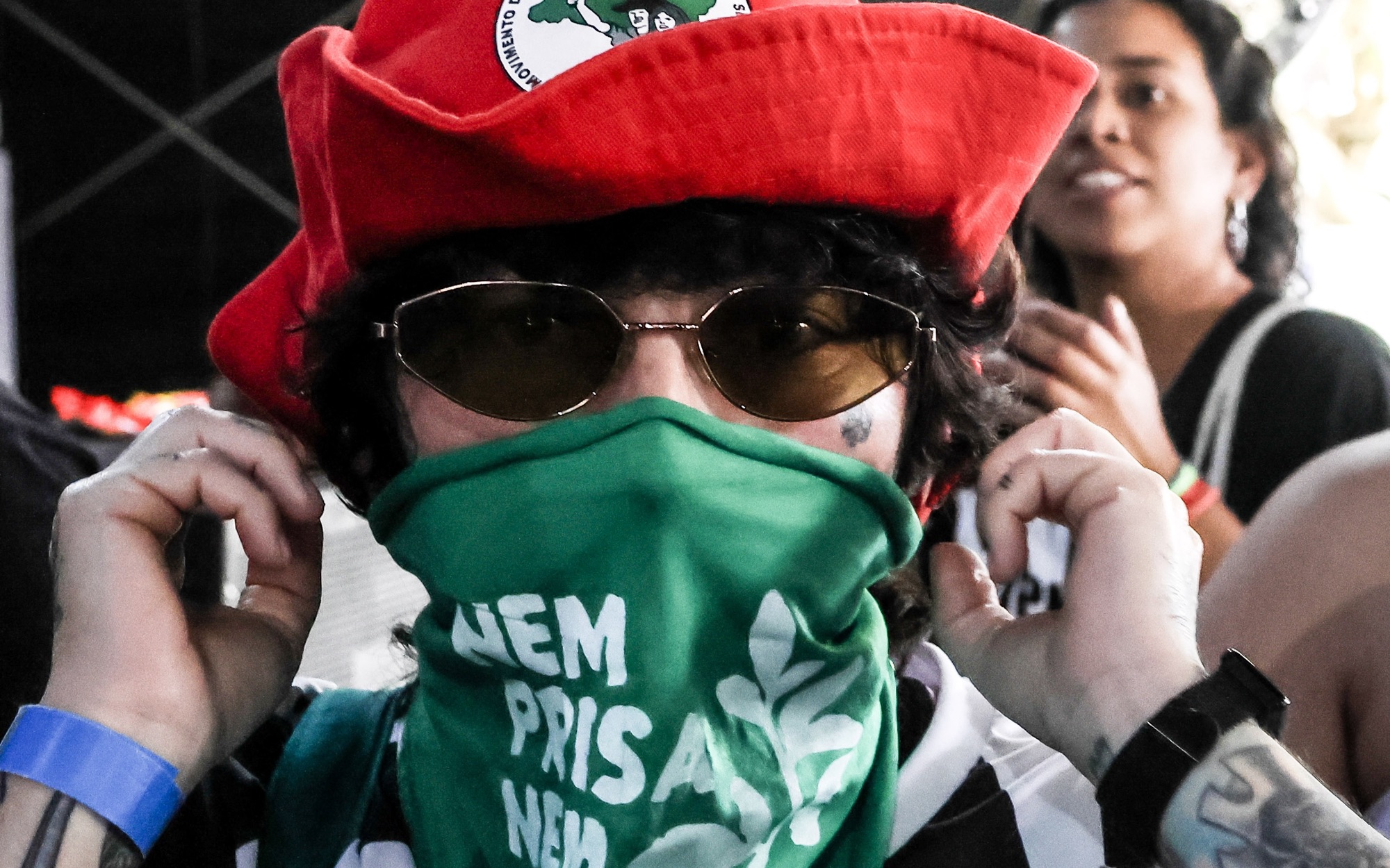 Sapatonas convictas a derrotar a extrema direita.